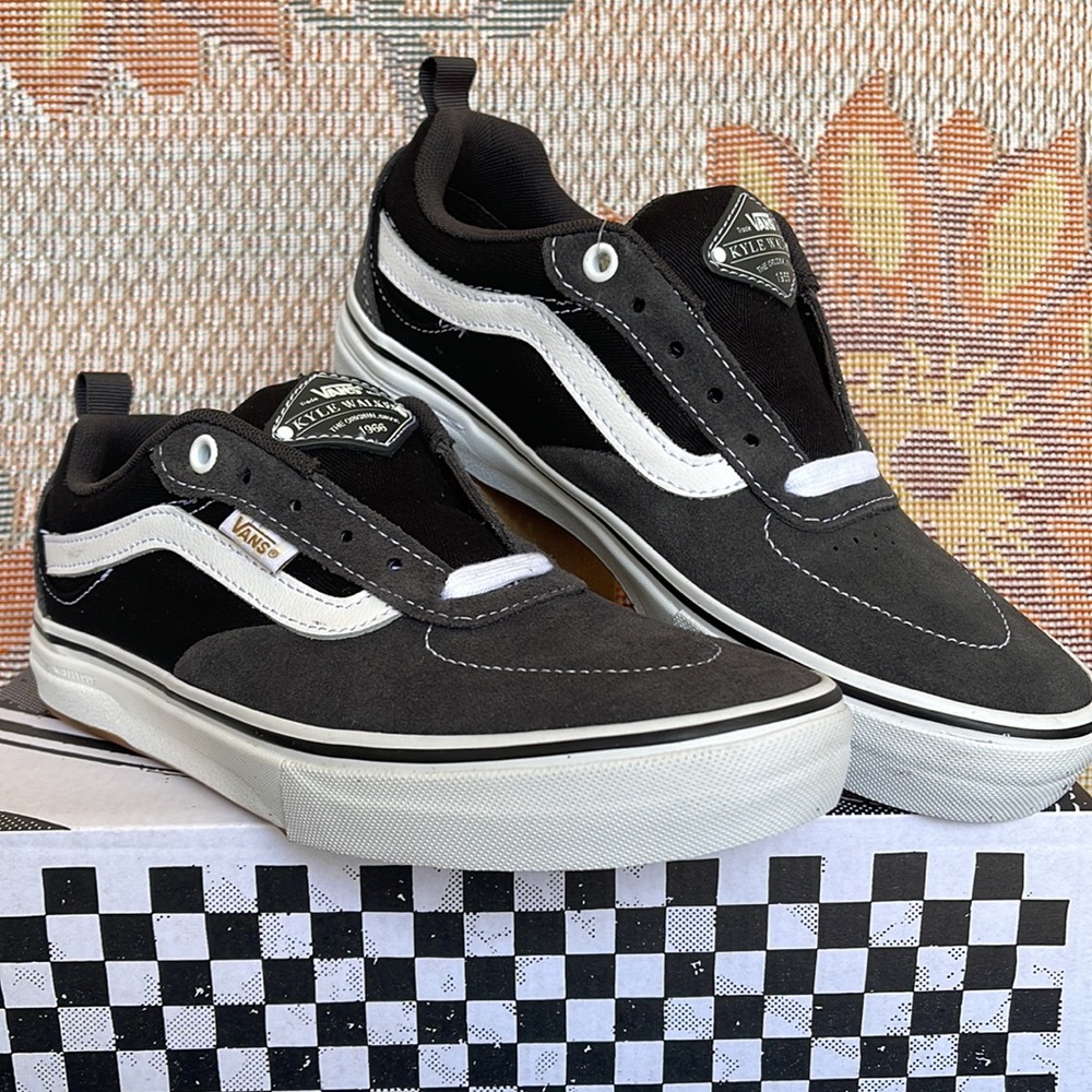 Vans Men’s Kyle Walker
(Twill) Raven
VN0A5JIE87C
Sneakers - athletic shoes - Picture 5 of 16
